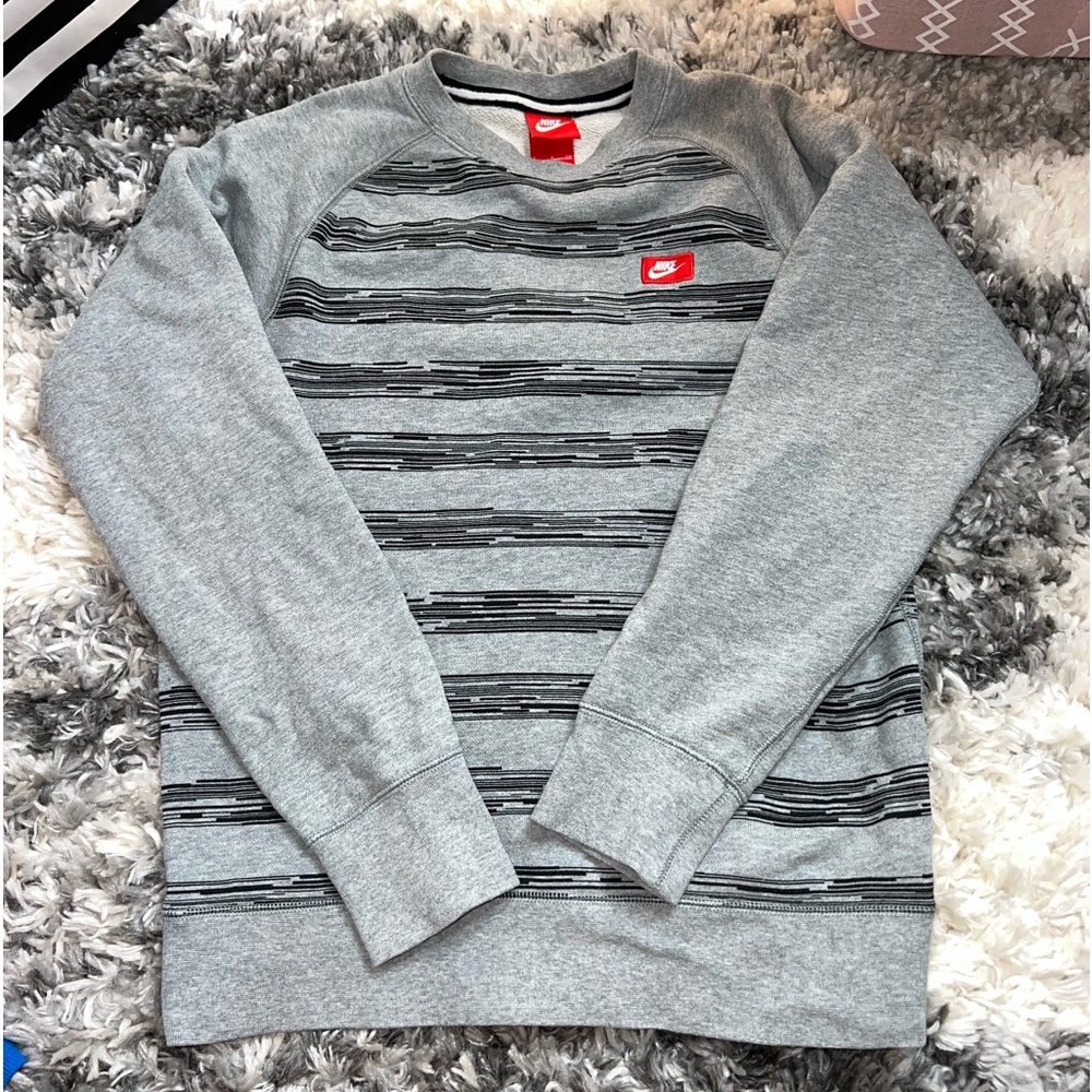 Vintage Nike Women’s Gray and Black Strip Crewneck Sweatshirt